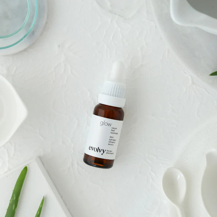 Glow Serum – Hassas ve Kolay Kızaran Ciltler İçin Leke Açıcı, Aydınlatıcı C Vitamini & Arbutin Serum